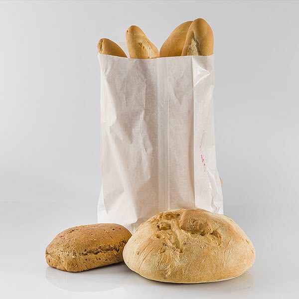 busta pane bianca con pane