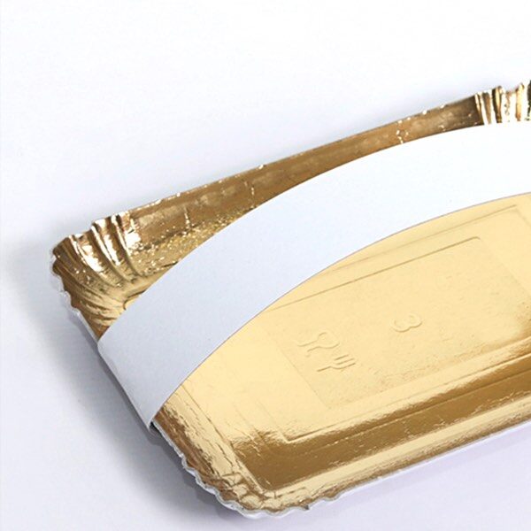 vassoio in cartoncino color oro con striscia di carta separa dessert