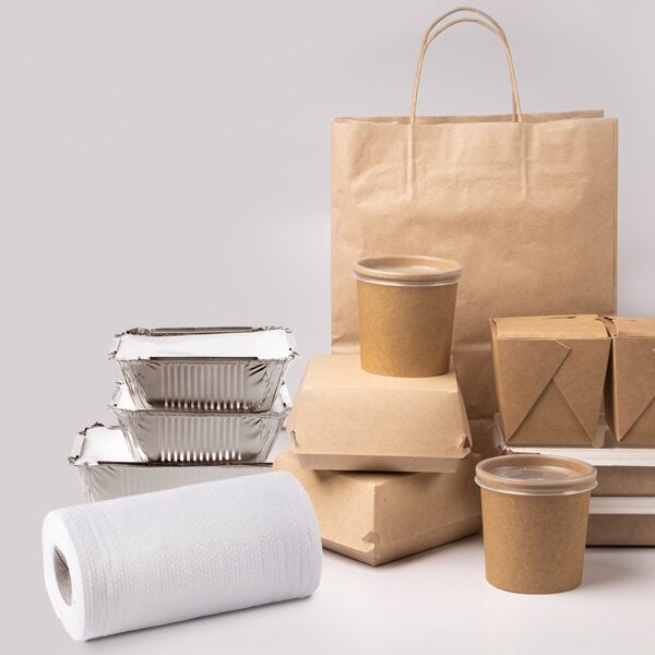 composizione di scatole perl l'asporto di alimenti di vaschette in alluminio rotoli di carta e buste in carta kraft avana
